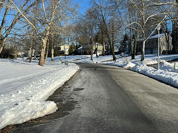 5th image of 15 Appomattox Dr