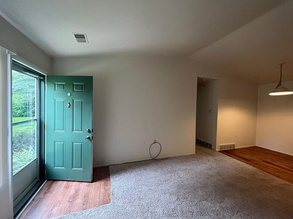 1245 Oxford Manor Ct 2, South Lyon, MI 48178 Zillow