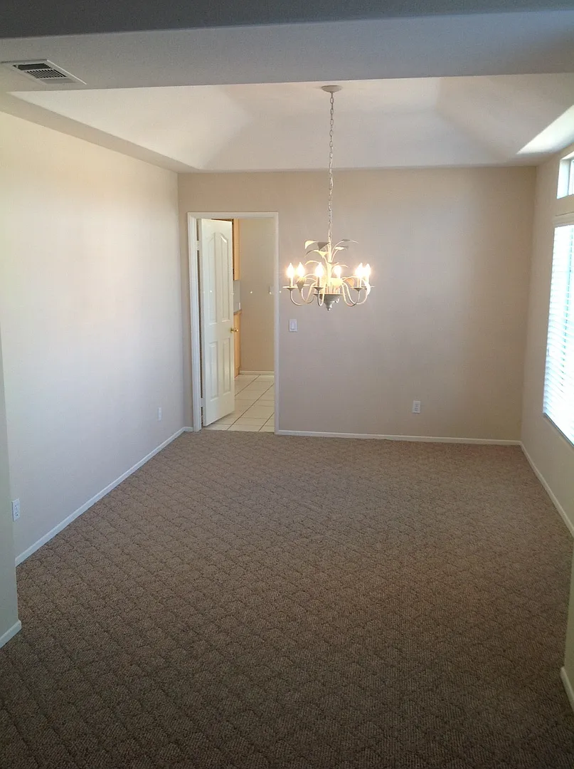 Large Two Story, 4 Bedroom Home In Eagle Ranch. — Photo 3