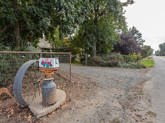 4th image of 2958 Walnut Ave