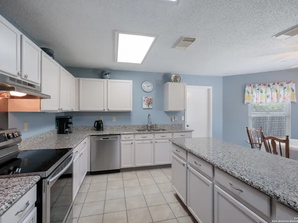 7910 TALKENHORN, Converse, TX 78109