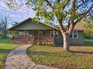 704 E 3rd St, Elgin, TX 78621