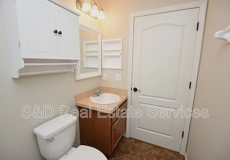 1606 Taylor Landing Dr — Photo 13