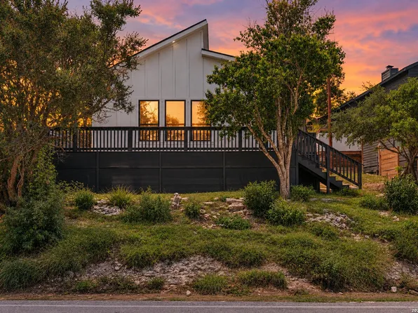 12596 Park Road 37, Lakehills, TX 78063