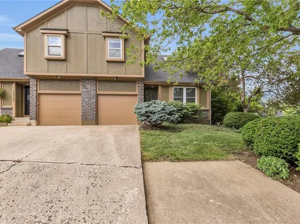 15800 W 127th Ter, Olathe, KS 66062