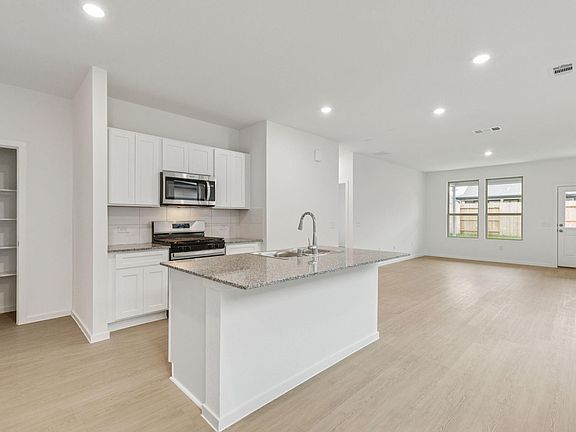 5th image of 15026 English Rose Rd