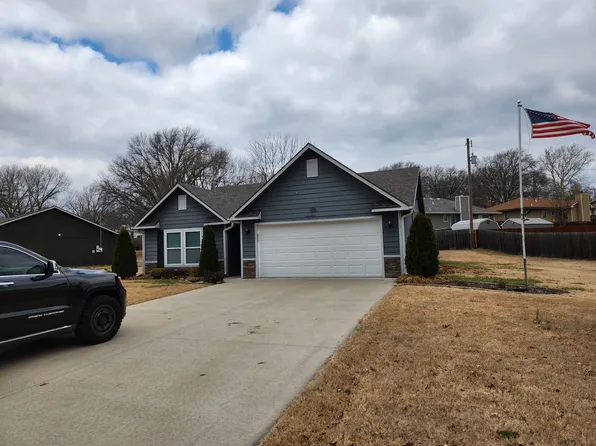3003 NE Walnut Grove Rd, Topeka, KS 66617