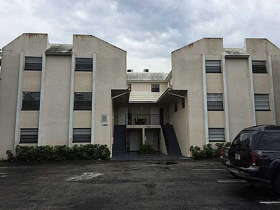 4th image of 11610 NW 39th St APT 3