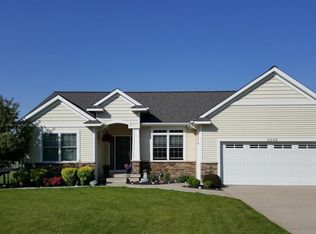 8246 Fairwood Dr, Jenison, MI 49428