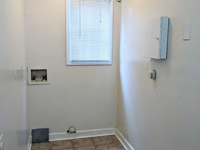 Laundry room w hookup available off kitchen.