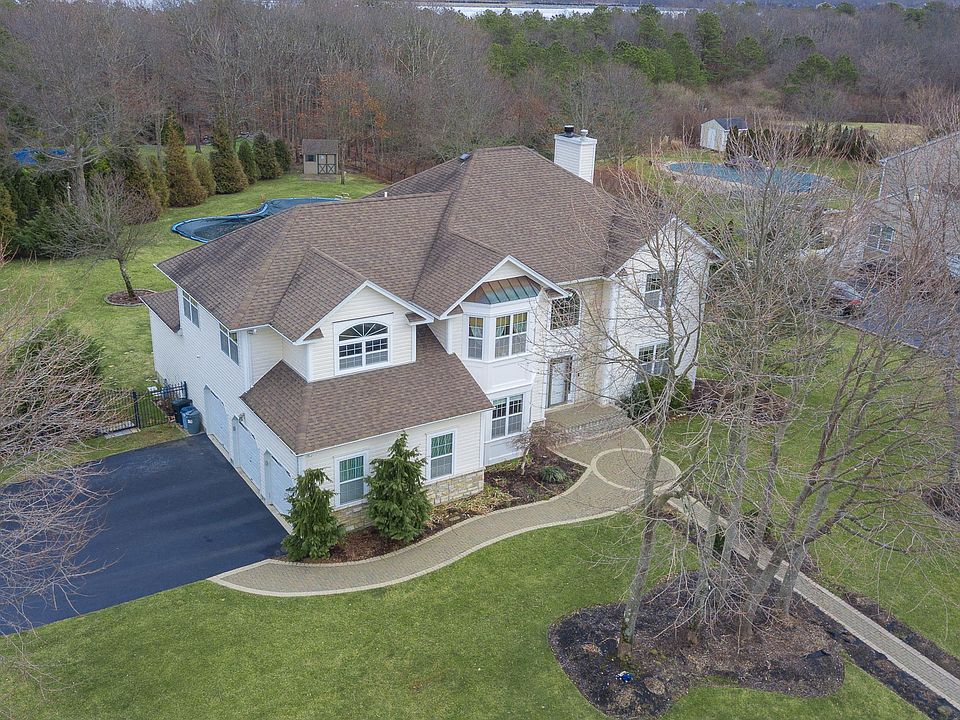 1st image of 1 Blackberry Ln