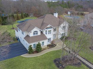 1 Blackberry Ln, Center Moriches, NY 11934