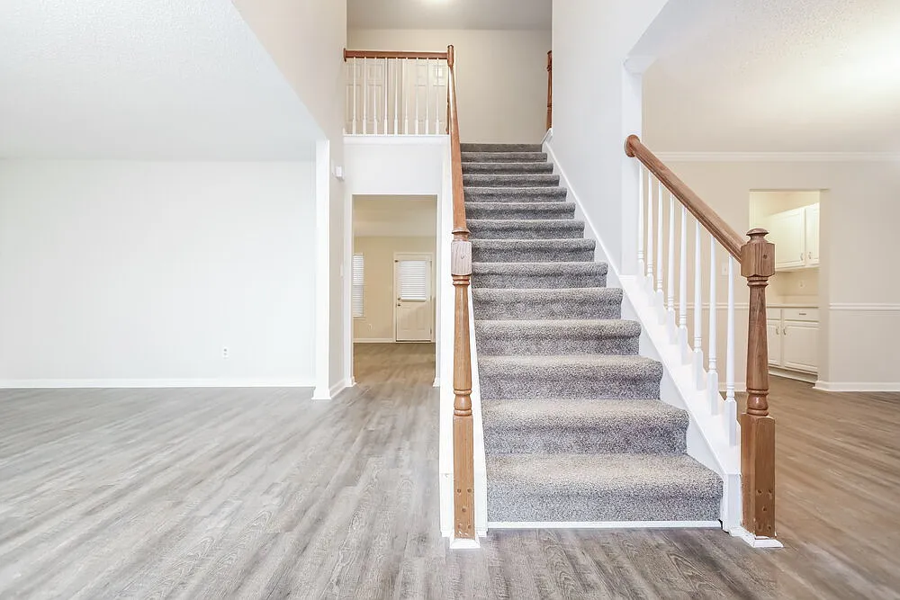 4 bed, 2.5 bath, 2326 sqft, $3,380 — Photo 4