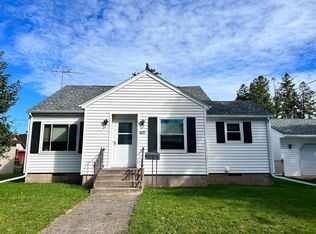 507 E Bruce St, New London, WI 54961
