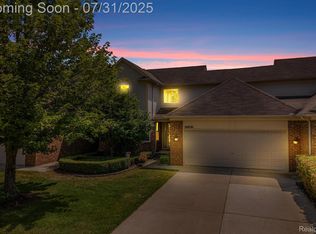 20838 Sleepy Hollow Dr, Macomb, MI 48044