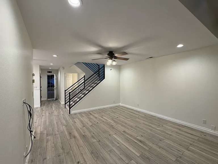 2620 Elden Ave — Photo 3