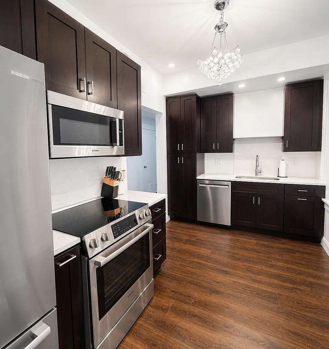 2 bed, 2100 sqft, $2,995 — Photo 4