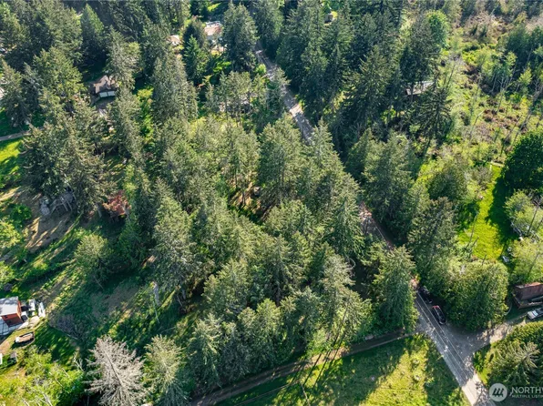 909 E Madrona Boulevard NW, Lakebay, WA 98349