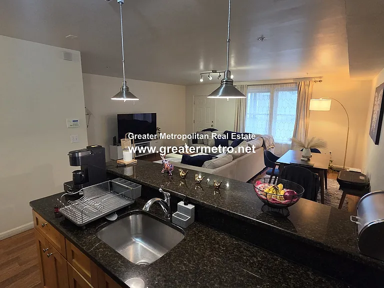 39 Chelsea St #1 — Photo 6