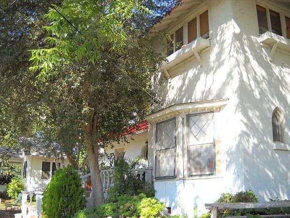 2nd image of 581 Lee St