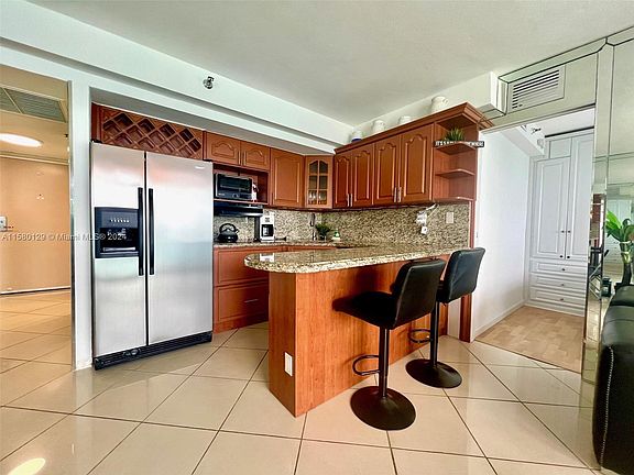 3rd image of 19201 Collins Ave #816