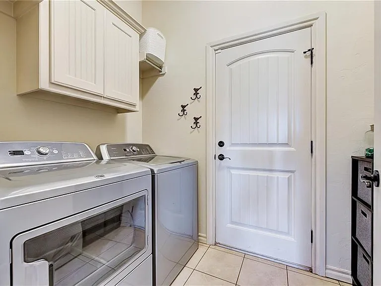 3009 Elmo Way — Photo 29