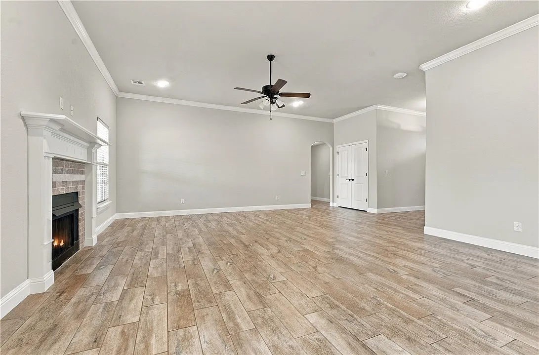 3 bed, 2.0 bath, 1846 sqft, $2,150 — Photo 4