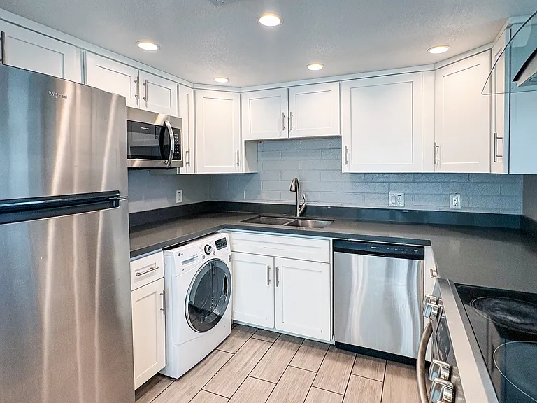 4202 N 27th St #11 — Photo 3