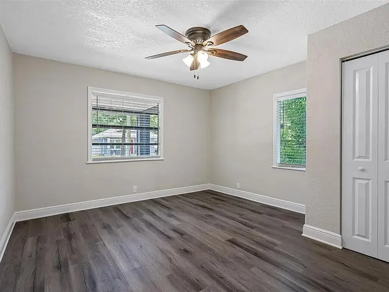 1320 E Giddens Ave — Photo 9