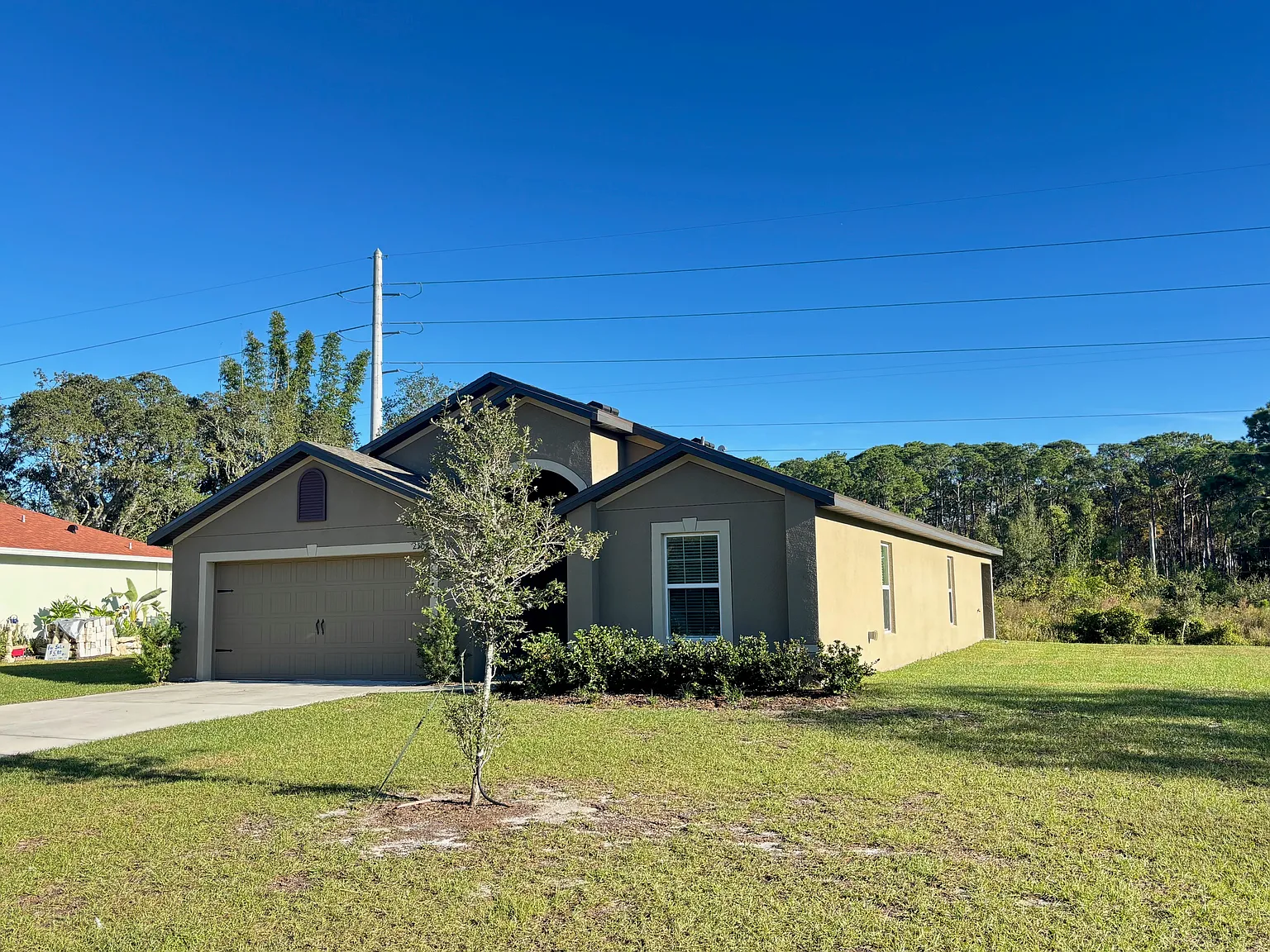 Spacious 4BR/2BA Deltona Home|2-Car Garage|Move-in Ready — Photo 2