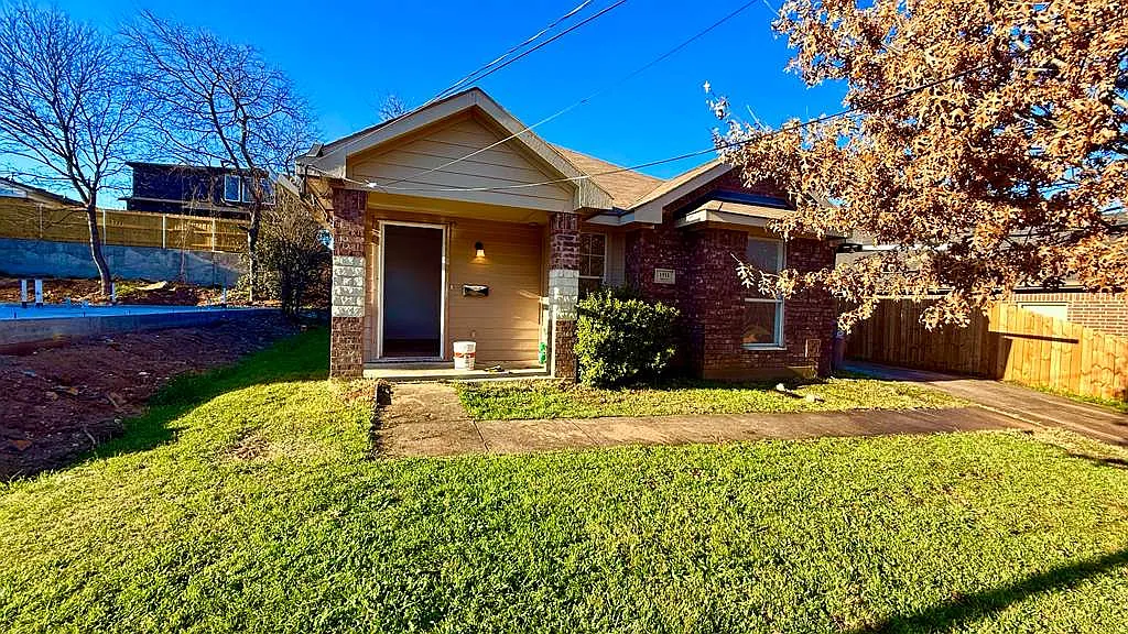 3 bed, 1262 sqft, $1,800 — Photo 1