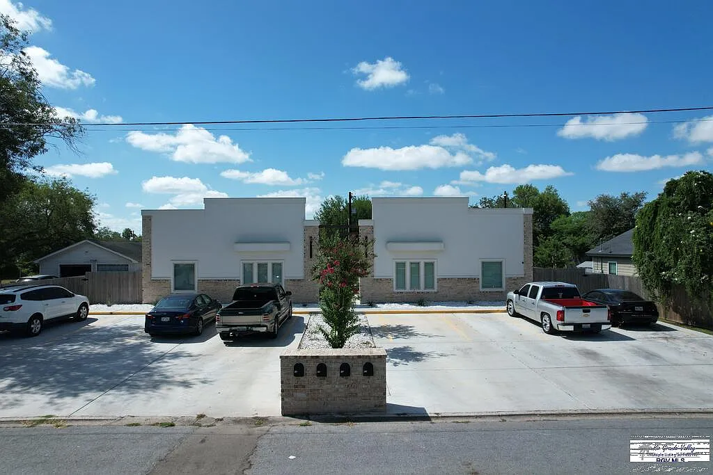 3 bed, 2.0 bath, 1200 sqft, $1,350 — Photo 1