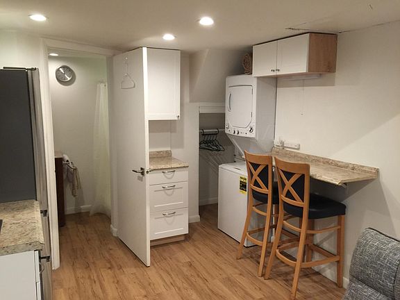 3rd image of 1007 SE 2nd Ct #B