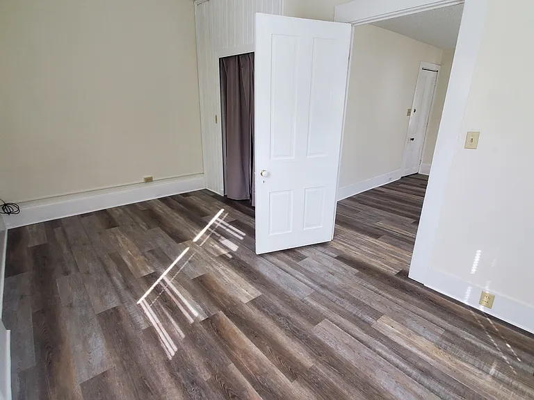 509 W Locust St #2 — Photo 6