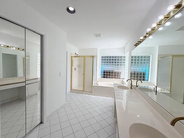 4853 NW 66th Ave — Photo 17