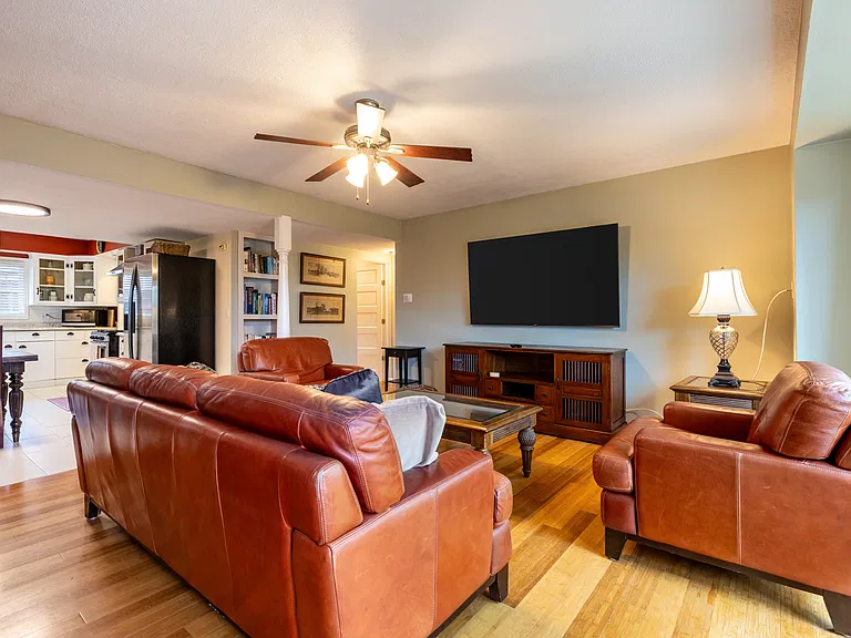 805 Regal Rd — Photo 2