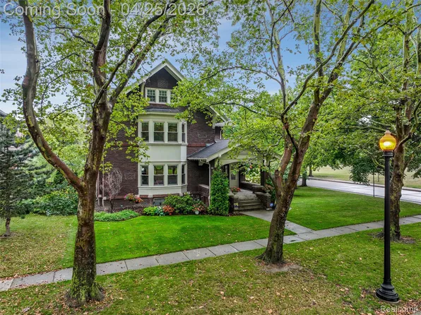 658 Pallister St, Detroit, MI 48202