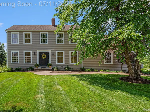 5436 Green Bank Dr, Grand Blanc, MI 48439