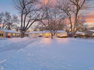 21325 Drexel St, Clinton Township, MI 48036