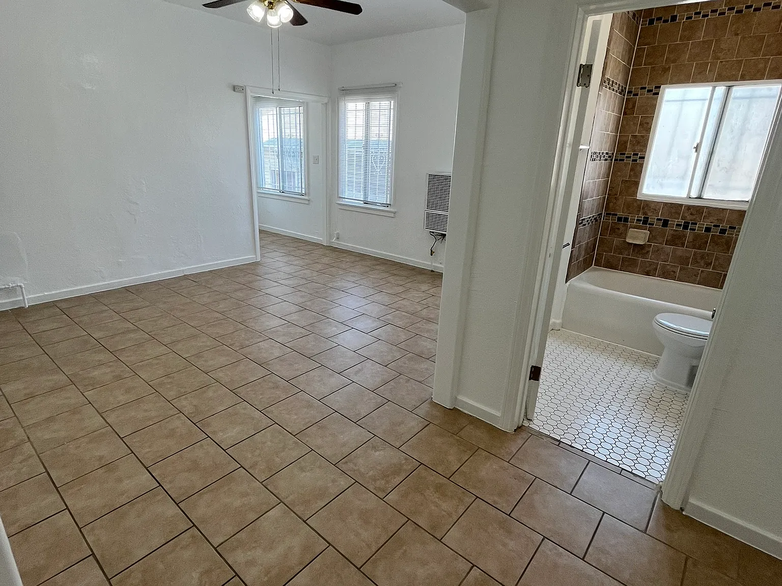 Studio, 450 sqft, $1,495 — Photo 3