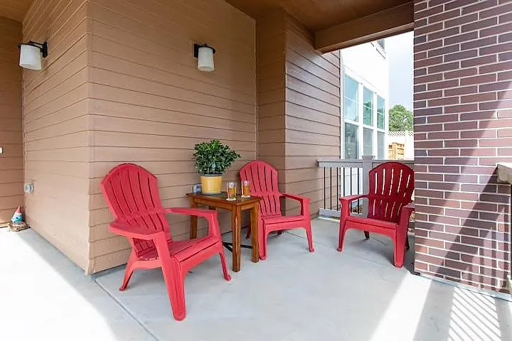 Fully covered front porch, perfect place to watch the sunset