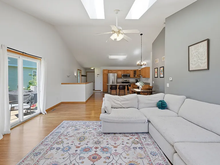1051 Tamarack Way #1051 — Photo 8