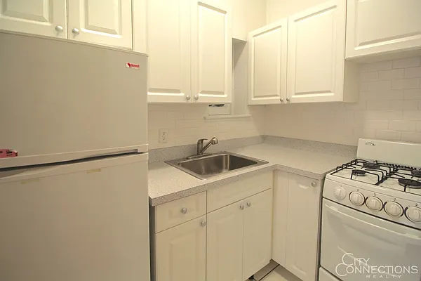 Rented by City Connections Realty | media 32