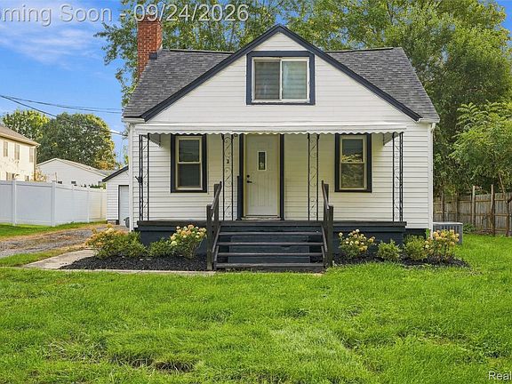 2nd image of 3135 Eastwood Dr
