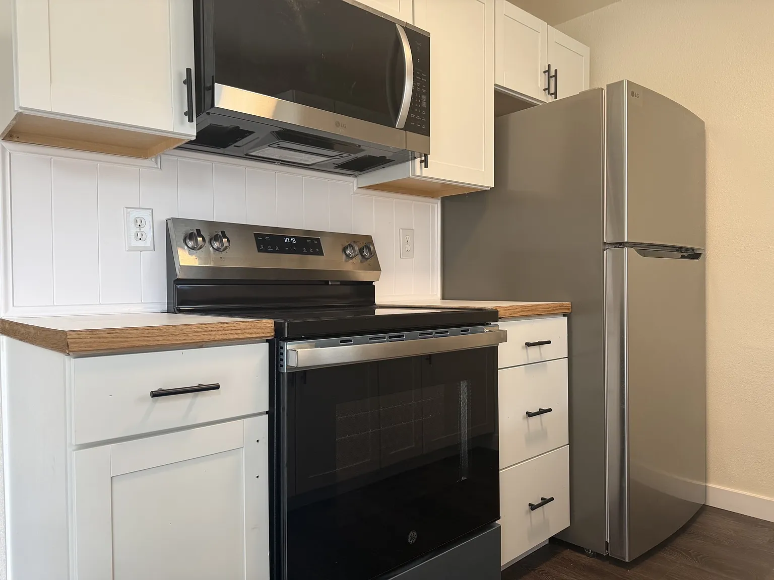 2 bed, 1.5 bath, 900 sqft, $1,595 — Photo 4