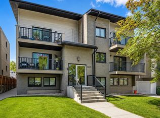 2407 E 17th St SW #11, Calgary, AB T2T4M9