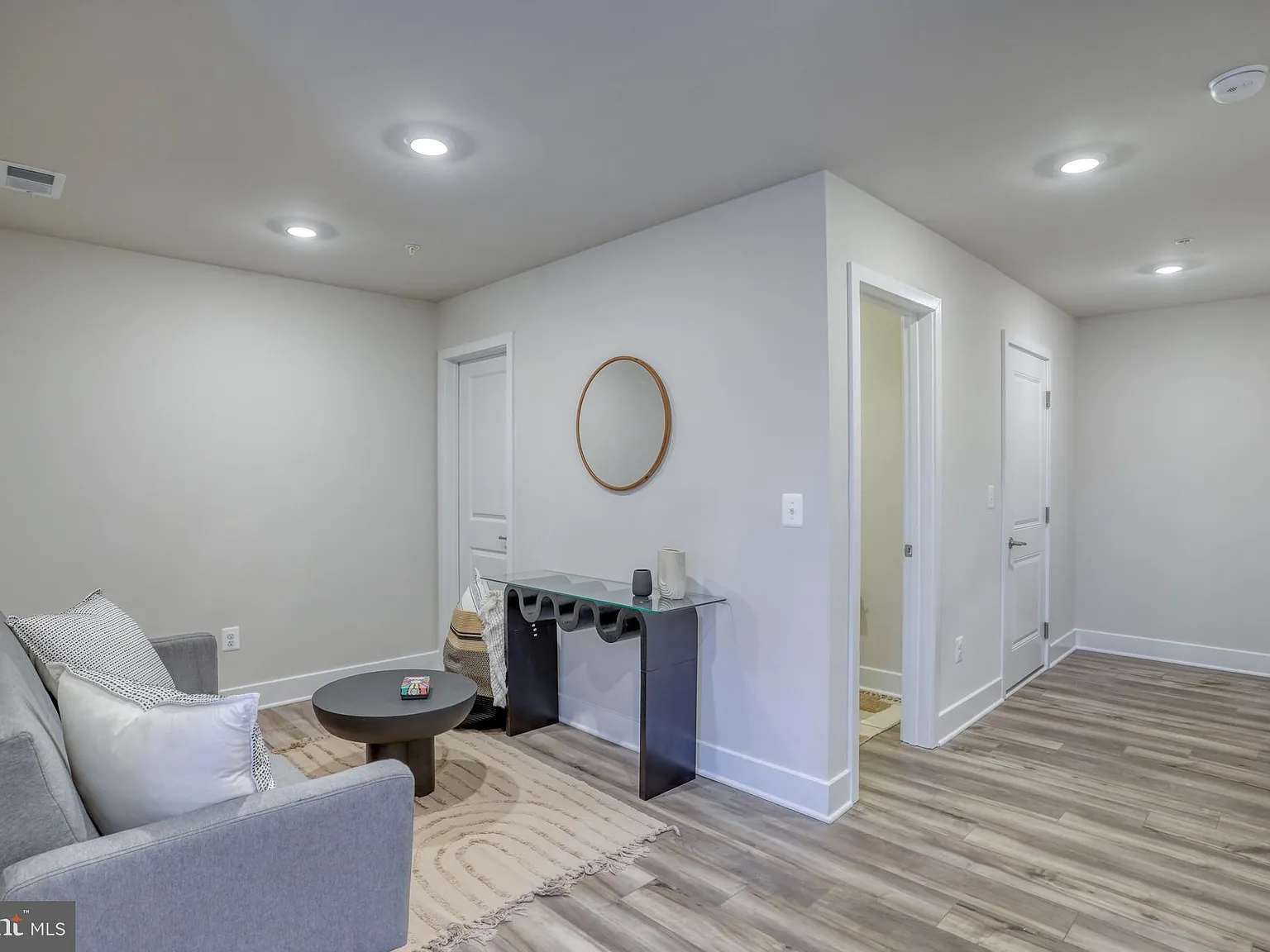 4 bed, 3.5 bath, 2467 sqft, $4,000 — Photo 3