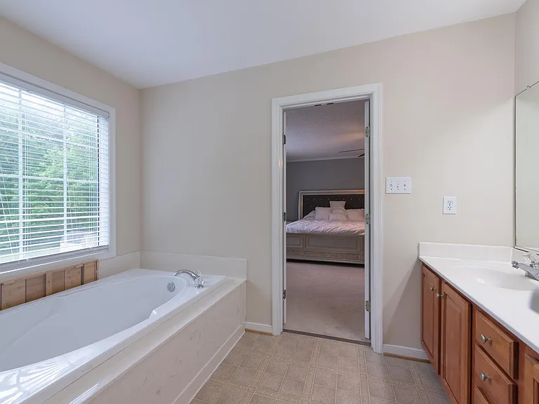 5121 Lippingham Ln — Photo 20