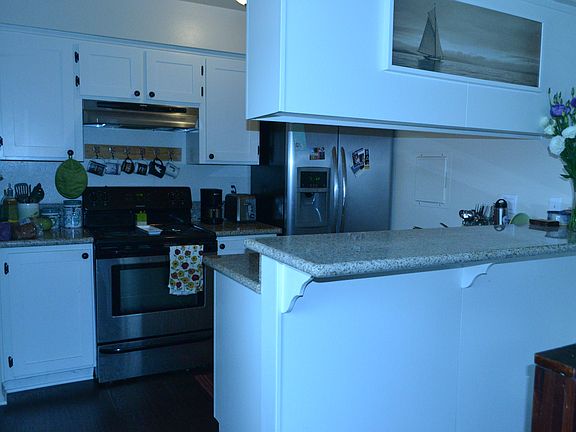 kitchen,breakfast bar