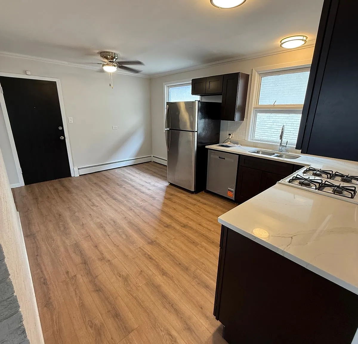 2 bed, 1200 sqft, $2,100 — Photo 4
